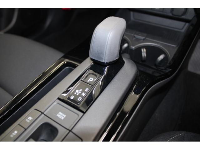 プリウス Ｕ　禁煙車　セーフティパッケージＩＩＩ　グラディエントブラック内装　全周囲カメラ　１００Ｖ電源　ステアリングヒーター　クリアランスソナー　ＢＳＭ　ＥＴＣ２．０　衝突軽減ブレーキ　オートマッチハイビーム（71枚目）