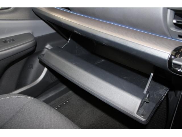 プリウス Ｕ　禁煙車　セーフティパッケージＩＩＩ　グラディエントブラック内装　全周囲カメラ　１００Ｖ電源　ステアリングヒーター　クリアランスソナー　ＢＳＭ　ＥＴＣ２．０　衝突軽減ブレーキ　オートマッチハイビーム（75枚目）