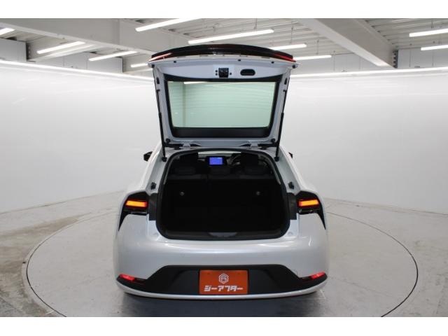 プリウス Ｕ　禁煙車　セーフティパッケージＩＩＩ　グラディエントブラック内装　全周囲カメラ　１００Ｖ電源　ステアリングヒーター　クリアランスソナー　ＢＳＭ　ＥＴＣ２．０　衝突軽減ブレーキ　オートマッチハイビーム（78枚目）