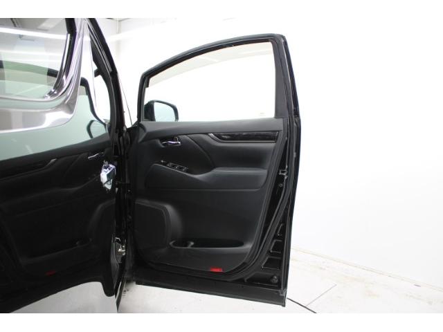 アルファード ２．５Ｓ　タイプゴールド　後期型　禁煙車　フルモデリスタ　三眼ＬＥＤヘッドライト　１３．３インチフリップダウンモニター　９インチ純正ディスプレイ　バックカメラ　アダプティブヘッドライト　両側電動ドア　レーダークルーズ（30枚目）