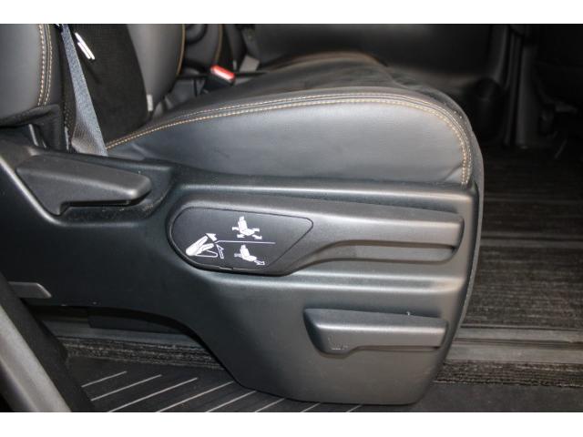 アルファード ２．５Ｓ　タイプゴールド　後期型　禁煙車　フルモデリスタ　三眼ＬＥＤヘッドライト　１３．３インチフリップダウンモニター　９インチ純正ディスプレイ　バックカメラ　アダプティブヘッドライト　両側電動ドア　レーダークルーズ（35枚目）