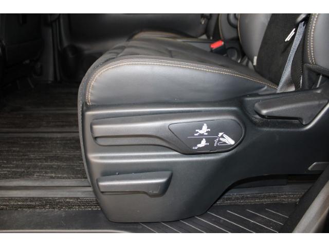 アルファード ２．５Ｓ　タイプゴールド　後期型　禁煙車　フルモデリスタ　三眼ＬＥＤヘッドライト　１３．３インチフリップダウンモニター　９インチ純正ディスプレイ　バックカメラ　アダプティブヘッドライト　両側電動ドア　レーダークルーズ（46枚目）