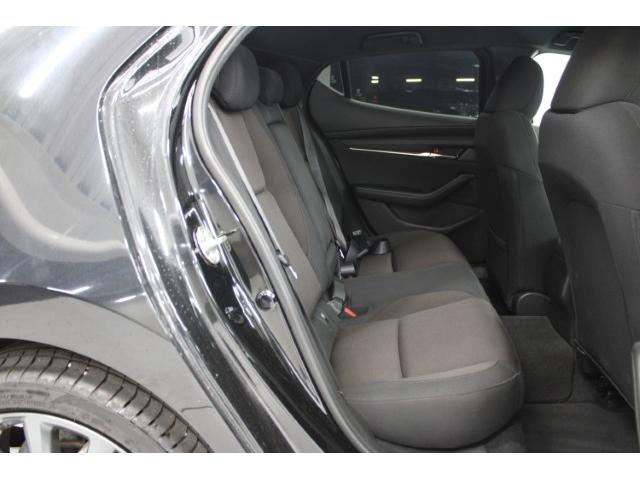 ＭＡＺＤＡ３ファストバック １５Ｓツーリング　禁煙車　６ＭＴ　純正ナビ　全周囲モニター　純正１８インチナビ　純正アルミホイール　アダプティブクル－ズコントロール　ＢＳＭ衝突軽減ブレーキ　フルセグ　ＬＥＤヘッドライト　レーンアシスト　パークアシスト（34枚目）