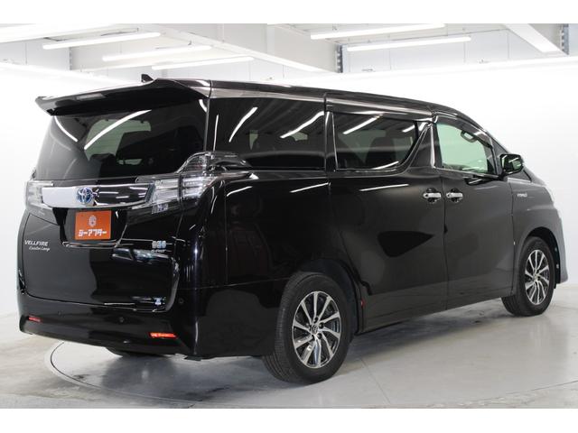 ヴェルファイアハイブリッド エグゼクティブラウンジ　禁煙車　純正１０インチナビ　ＪＢＬサウンド　全周囲カメラ　革シート　両側電動ドア　レーダークルーズ　シートヒーター　後席モニター　応急用スペアタイヤ　オットマン　電動リアゲート　パワーシート（6枚目）