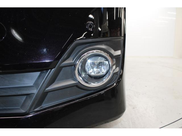 ヴェルファイアハイブリッド エグゼクティブラウンジ　禁煙車　純正１０インチナビ　ＪＢＬサウンド　全周囲カメラ　革シート　両側電動ドア　レーダークルーズ　シートヒーター　後席モニター　応急用スペアタイヤ　オットマン　電動リアゲート　パワーシート（17枚目）