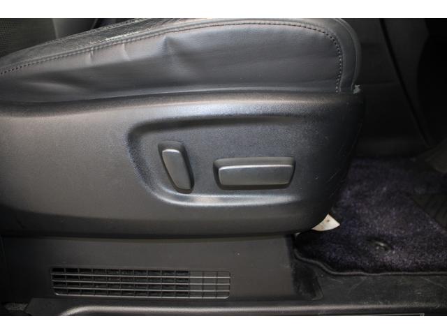 ヴェルファイアハイブリッド エグゼクティブラウンジ　禁煙車　純正１０インチナビ　ＪＢＬサウンド　全周囲カメラ　革シート　両側電動ドア　レーダークルーズ　シートヒーター　後席モニター　応急用スペアタイヤ　オットマン　電動リアゲート　パワーシート（29枚目）