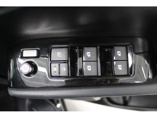 ヴェルファイアハイブリッド エグゼクティブラウンジ　禁煙車　純正１０インチナビ　ＪＢＬサウンド　全周囲カメラ　革シート　両側電動ドア　レーダークルーズ　シートヒーター　後席モニター　応急用スペアタイヤ　オットマン　電動リアゲート　パワーシート（33枚目）