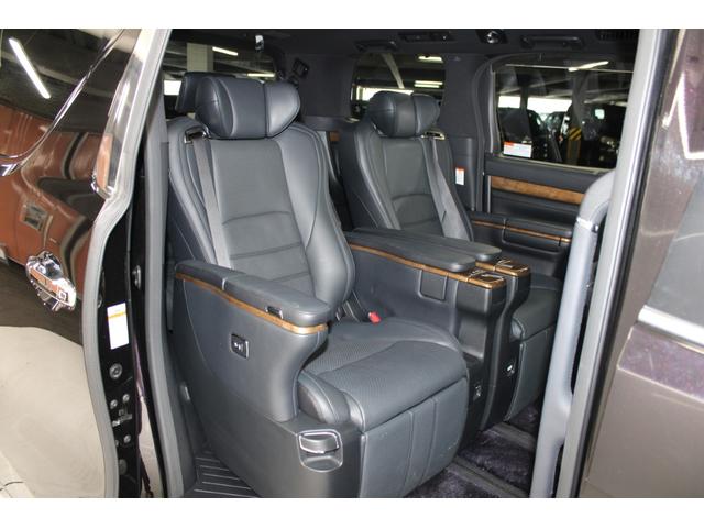 ヴェルファイアハイブリッド エグゼクティブラウンジ　禁煙車　純正１０インチナビ　ＪＢＬサウンド　全周囲カメラ　革シート　両側電動ドア　レーダークルーズ　シートヒーター　後席モニター　応急用スペアタイヤ　オットマン　電動リアゲート　パワーシート（36枚目）