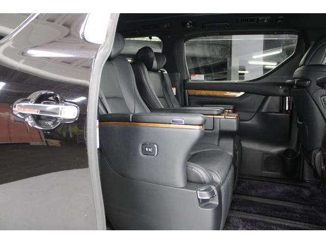 ヴェルファイアハイブリッド エグゼクティブラウンジ　禁煙車　純正１０インチナビ　ＪＢＬサウンド　全周囲カメラ　革シート　両側電動ドア　レーダークルーズ　シートヒーター　後席モニター　応急用スペアタイヤ　オットマン　電動リアゲート　パワーシート（37枚目）