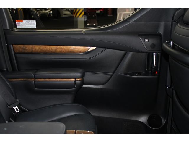 ヴェルファイアハイブリッド エグゼクティブラウンジ　禁煙車　純正１０インチナビ　ＪＢＬサウンド　全周囲カメラ　革シート　両側電動ドア　レーダークルーズ　シートヒーター　後席モニター　応急用スペアタイヤ　オットマン　電動リアゲート　パワーシート（40枚目）