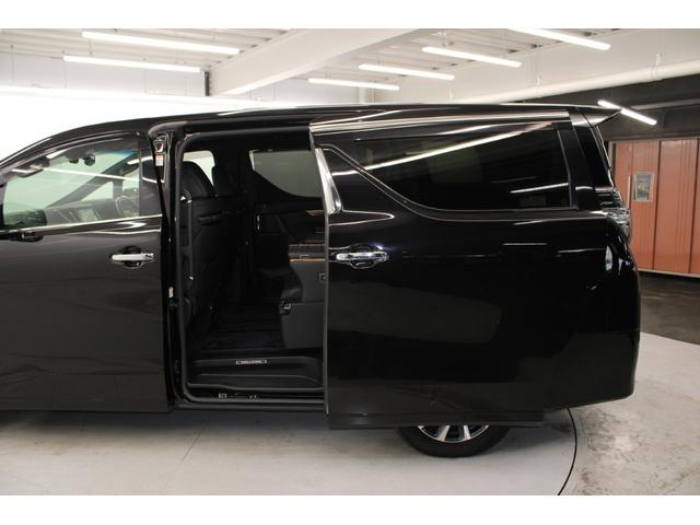 ヴェルファイアハイブリッド エグゼクティブラウンジ　禁煙車　純正１０インチナビ　ＪＢＬサウンド　全周囲カメラ　革シート　両側電動ドア　レーダークルーズ　シートヒーター　後席モニター　応急用スペアタイヤ　オットマン　電動リアゲート　パワーシート（45枚目）