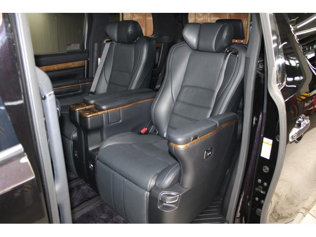 ヴェルファイアハイブリッド エグゼクティブラウンジ　禁煙車　純正１０インチナビ　ＪＢＬサウンド　全周囲カメラ　革シート　両側電動ドア　レーダークルーズ　シートヒーター　後席モニター　応急用スペアタイヤ　オットマン　電動リアゲート　パワーシート（47枚目）