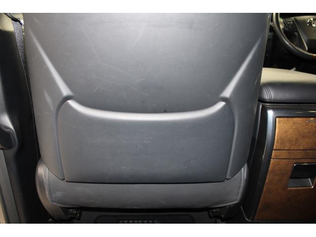 ヴェルファイアハイブリッド エグゼクティブラウンジ　禁煙車　純正１０インチナビ　ＪＢＬサウンド　全周囲カメラ　革シート　両側電動ドア　レーダークルーズ　シートヒーター　後席モニター　応急用スペアタイヤ　オットマン　電動リアゲート　パワーシート（52枚目）