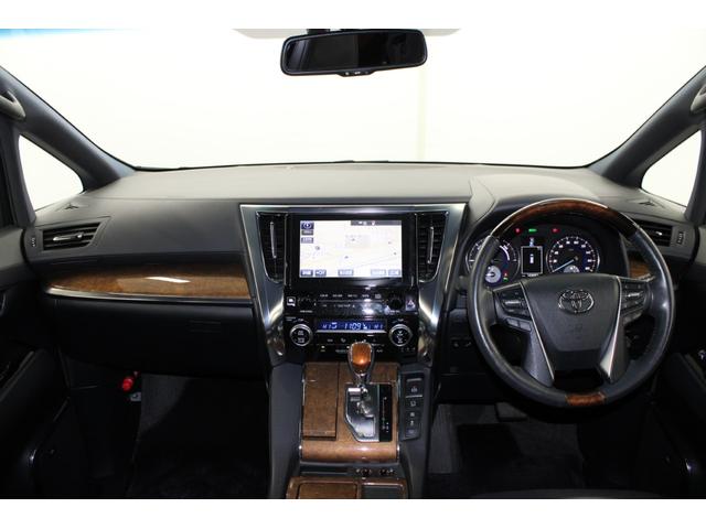 ヴェルファイアハイブリッド エグゼクティブラウンジ　禁煙車　純正１０インチナビ　ＪＢＬサウンド　全周囲カメラ　革シート　両側電動ドア　レーダークルーズ　シートヒーター　後席モニター　応急用スペアタイヤ　オットマン　電動リアゲート　パワーシート（56枚目）