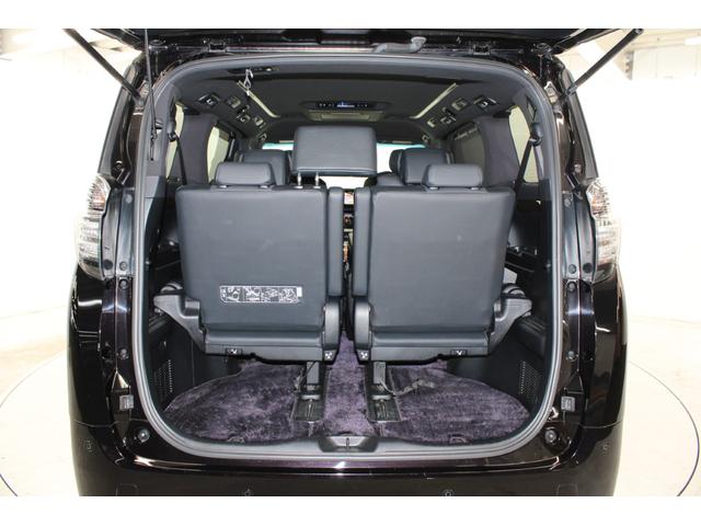 ヴェルファイアハイブリッド エグゼクティブラウンジ　禁煙車　純正１０インチナビ　ＪＢＬサウンド　全周囲カメラ　革シート　両側電動ドア　レーダークルーズ　シートヒーター　後席モニター　応急用スペアタイヤ　オットマン　電動リアゲート　パワーシート（77枚目）