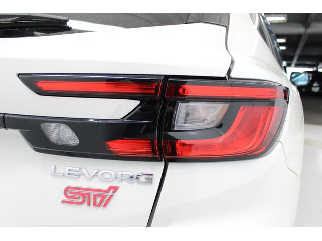 レヴォーグ ＳＴＩスポーツ　ＥＸ　禁煙車　スマートリアビューモニター　純正１１．６インチナビ　フルセグ　Ｆ，Ｓ，Ｂカメラ　柿本改マフラー　革シート　レーダークルーズ　電動リアゲート　ビルドインＥＴＣ　シートエアコン　パワーシート（20枚目）