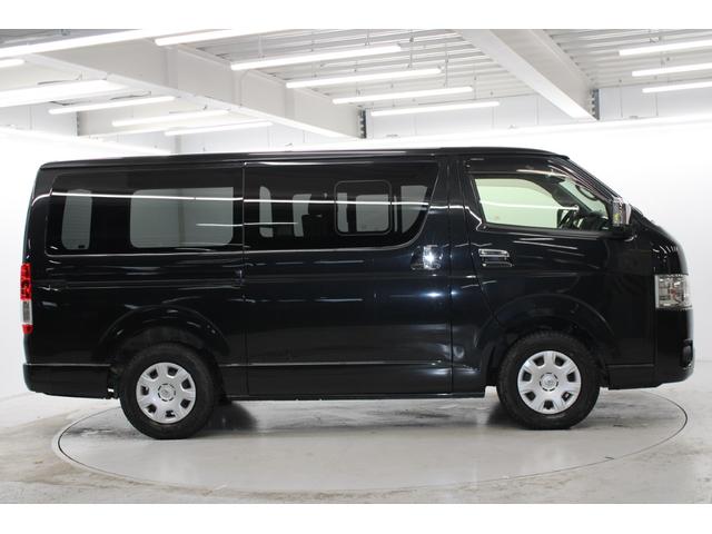 ハイエースバン スーパーＧＬ　ダークプライムＩＩ　禁煙車　純正ナビ　全周囲カメラ　フルセグ　ＬＥＤヘッドランプ　両側スライド　セーフティセンス　ＥＴＣ　リヤクーラー　リヤヒーター　スマートキー　ＡＣ１００Ｖ　ハーフレザー　本革巻き黒木目調ステアリング（5枚目）