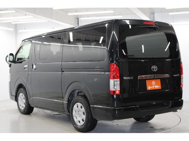 ハイエースバン スーパーＧＬ　ダークプライムＩＩ　禁煙車　純正ナビ　全周囲カメラ　フルセグ　ＬＥＤヘッドランプ　両側スライド　セーフティセンス　ＥＴＣ　リヤクーラー　リヤヒーター　スマートキー　ＡＣ１００Ｖ　ハーフレザー　本革巻き黒木目調ステアリング（8枚目）