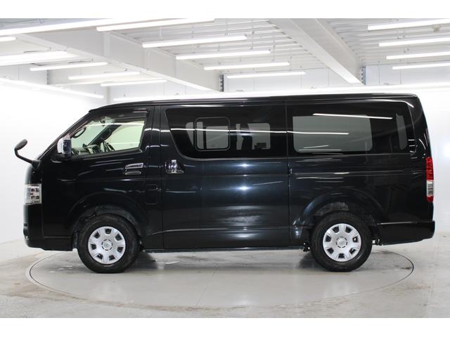 ハイエースバン スーパーＧＬ　ダークプライムＩＩ　禁煙車　純正ナビ　全周囲カメラ　フルセグ　ＬＥＤヘッドランプ　両側スライド　セーフティセンス　ＥＴＣ　リヤクーラー　リヤヒーター　スマートキー　ＡＣ１００Ｖ　ハーフレザー　本革巻き黒木目調ステアリング（9枚目）