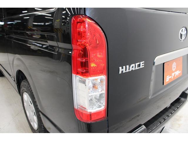 ハイエースバン スーパーＧＬ　ダークプライムＩＩ　禁煙車　純正ナビ　全周囲カメラ　フルセグ　ＬＥＤヘッドランプ　両側スライド　セーフティセンス　ＥＴＣ　リヤクーラー　リヤヒーター　スマートキー　ＡＣ１００Ｖ　ハーフレザー　本革巻き黒木目調ステアリング（19枚目）