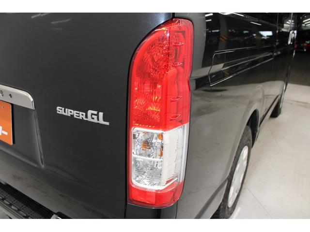 ハイエースバン スーパーＧＬ　ダークプライムＩＩ　禁煙車　純正ナビ　全周囲カメラ　フルセグ　ＬＥＤヘッドランプ　両側スライド　セーフティセンス　ＥＴＣ　リヤクーラー　リヤヒーター　スマートキー　ＡＣ１００Ｖ　ハーフレザー　本革巻き黒木目調ステアリング（20枚目）