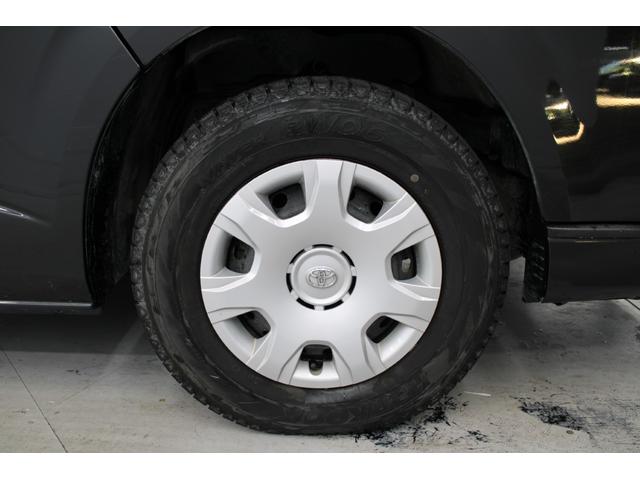 ハイエースバン スーパーＧＬ　ダークプライムＩＩ　禁煙車　純正ナビ　全周囲カメラ　フルセグ　ＬＥＤヘッドランプ　両側スライド　セーフティセンス　ＥＴＣ　リヤクーラー　リヤヒーター　スマートキー　ＡＣ１００Ｖ　ハーフレザー　本革巻き黒木目調ステアリング（21枚目）