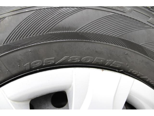 ハイエースバン スーパーＧＬ　ダークプライムＩＩ　禁煙車　純正ナビ　全周囲カメラ　フルセグ　ＬＥＤヘッドランプ　両側スライド　セーフティセンス　ＥＴＣ　リヤクーラー　リヤヒーター　スマートキー　ＡＣ１００Ｖ　ハーフレザー　本革巻き黒木目調ステアリング（25枚目）