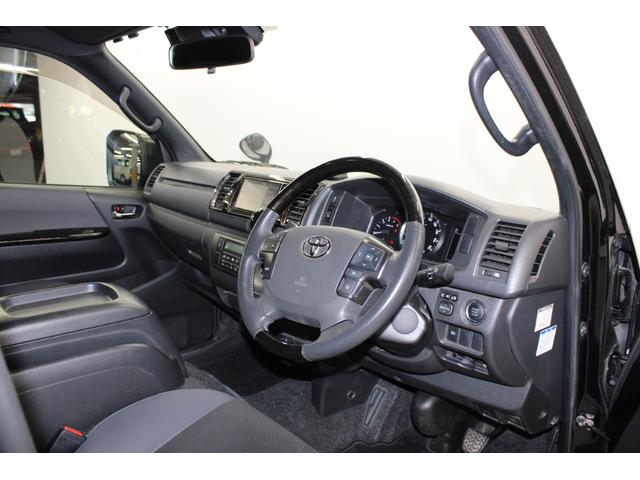 ハイエースバン スーパーＧＬ　ダークプライムＩＩ　禁煙車　純正ナビ　全周囲カメラ　フルセグ　ＬＥＤヘッドランプ　両側スライド　セーフティセンス　ＥＴＣ　リヤクーラー　リヤヒーター　スマートキー　ＡＣ１００Ｖ　ハーフレザー　本革巻き黒木目調ステアリング（28枚目）