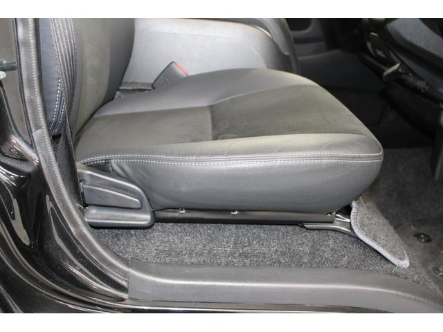 ハイエースバン スーパーＧＬ　ダークプライムＩＩ　禁煙車　純正ナビ　全周囲カメラ　フルセグ　ＬＥＤヘッドランプ　両側スライド　セーフティセンス　ＥＴＣ　リヤクーラー　リヤヒーター　スマートキー　ＡＣ１００Ｖ　ハーフレザー　本革巻き黒木目調ステアリング（30枚目）