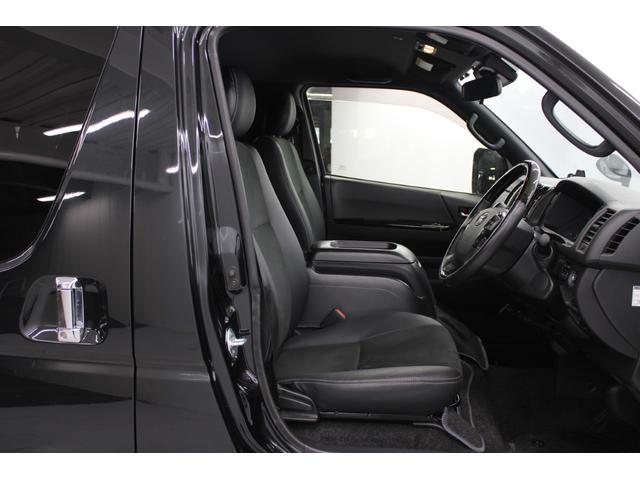 ハイエースバン スーパーＧＬ　ダークプライムＩＩ　禁煙車　純正ナビ　全周囲カメラ　フルセグ　ＬＥＤヘッドランプ　両側スライド　セーフティセンス　ＥＴＣ　リヤクーラー　リヤヒーター　スマートキー　ＡＣ１００Ｖ　ハーフレザー　本革巻き黒木目調ステアリング（31枚目）