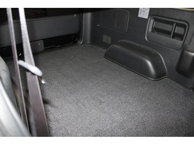 ハイエースバン スーパーＧＬ　ダークプライムＩＩ　禁煙車　純正ナビ　全周囲カメラ　フルセグ　ＬＥＤヘッドランプ　両側スライド　セーフティセンス　ＥＴＣ　リヤクーラー　リヤヒーター　スマートキー　ＡＣ１００Ｖ　ハーフレザー　本革巻き黒木目調ステアリング（40枚目）