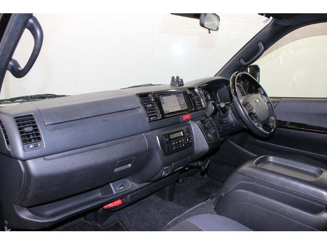 ハイエースバン スーパーＧＬ　ダークプライムＩＩ　禁煙車　純正ナビ　全周囲カメラ　フルセグ　ＬＥＤヘッドランプ　両側スライド　セーフティセンス　ＥＴＣ　リヤクーラー　リヤヒーター　スマートキー　ＡＣ１００Ｖ　ハーフレザー　本革巻き黒木目調ステアリング（41枚目）