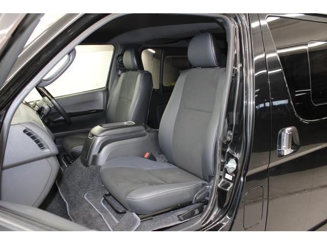 ハイエースバン スーパーＧＬ　ダークプライムＩＩ　禁煙車　純正ナビ　全周囲カメラ　フルセグ　ＬＥＤヘッドランプ　両側スライド　セーフティセンス　ＥＴＣ　リヤクーラー　リヤヒーター　スマートキー　ＡＣ１００Ｖ　ハーフレザー　本革巻き黒木目調ステアリング（42枚目）