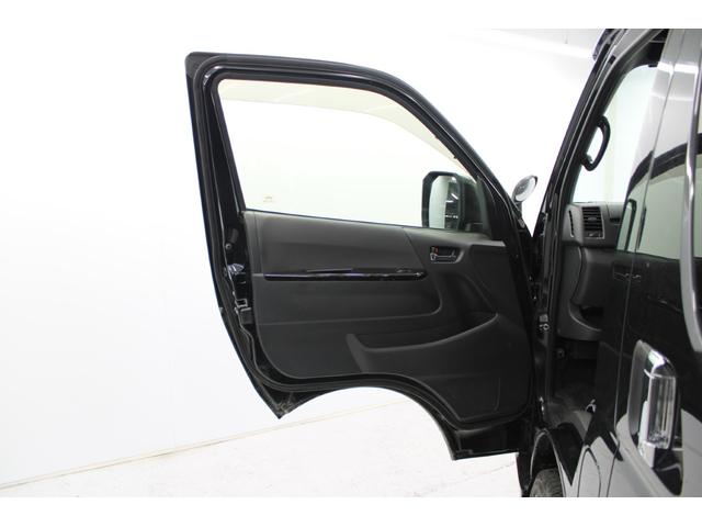 ハイエースバン スーパーＧＬ　ダークプライムＩＩ　禁煙車　純正ナビ　全周囲カメラ　フルセグ　ＬＥＤヘッドランプ　両側スライド　セーフティセンス　ＥＴＣ　リヤクーラー　リヤヒーター　スマートキー　ＡＣ１００Ｖ　ハーフレザー　本革巻き黒木目調ステアリング（45枚目）