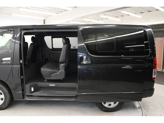 ハイエースバン スーパーＧＬ　ダークプライムＩＩ　禁煙車　純正ナビ　全周囲カメラ　フルセグ　ＬＥＤヘッドランプ　両側スライド　セーフティセンス　ＥＴＣ　リヤクーラー　リヤヒーター　スマートキー　ＡＣ１００Ｖ　ハーフレザー　本革巻き黒木目調ステアリング（46枚目）