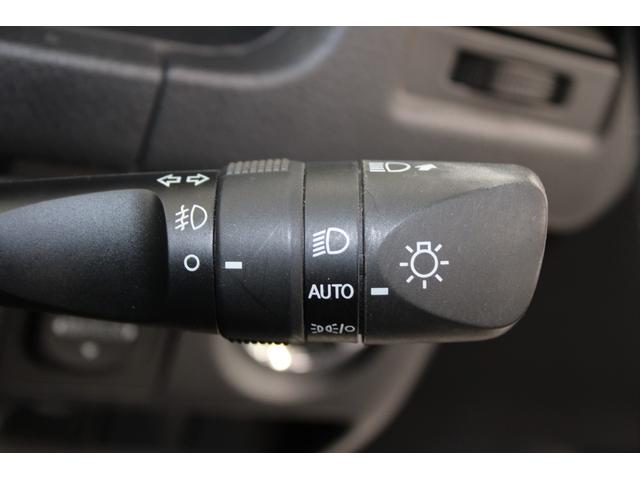 ハイエースバン スーパーＧＬ　ダークプライムＩＩ　禁煙車　純正ナビ　全周囲カメラ　フルセグ　ＬＥＤヘッドランプ　両側スライド　セーフティセンス　ＥＴＣ　リヤクーラー　リヤヒーター　スマートキー　ＡＣ１００Ｖ　ハーフレザー　本革巻き黒木目調ステアリング（56枚目）