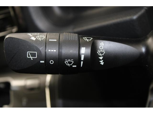 ハイエースバン スーパーＧＬ　ダークプライムＩＩ　禁煙車　純正ナビ　全周囲カメラ　フルセグ　ＬＥＤヘッドランプ　両側スライド　セーフティセンス　ＥＴＣ　リヤクーラー　リヤヒーター　スマートキー　ＡＣ１００Ｖ　ハーフレザー　本革巻き黒木目調ステアリング（57枚目）