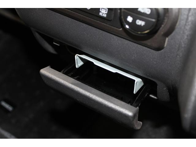 ハイエースバン スーパーＧＬ　ダークプライムＩＩ　禁煙車　純正ナビ　全周囲カメラ　フルセグ　ＬＥＤヘッドランプ　両側スライド　セーフティセンス　ＥＴＣ　リヤクーラー　リヤヒーター　スマートキー　ＡＣ１００Ｖ　ハーフレザー　本革巻き黒木目調ステアリング（66枚目）