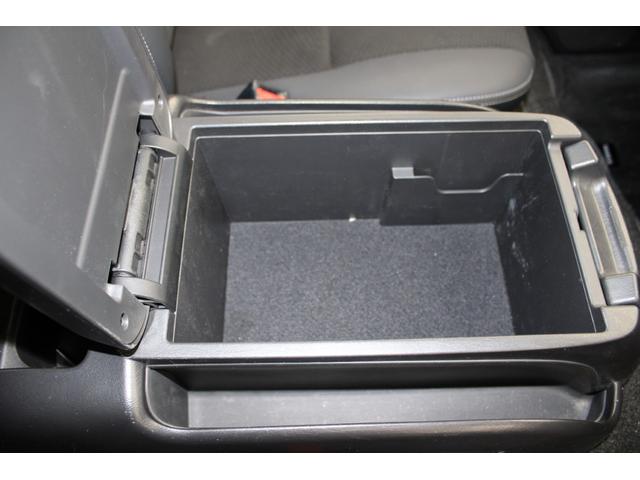 ハイエースバン スーパーＧＬ　ダークプライムＩＩ　禁煙車　純正ナビ　全周囲カメラ　フルセグ　ＬＥＤヘッドランプ　両側スライド　セーフティセンス　ＥＴＣ　リヤクーラー　リヤヒーター　スマートキー　ＡＣ１００Ｖ　ハーフレザー　本革巻き黒木目調ステアリング（69枚目）