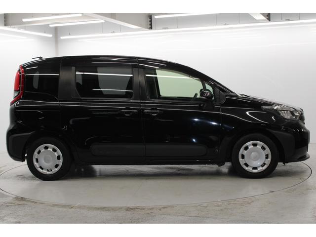 シエンタ ハイブリッドＸ　禁煙　Ｓｔｒａｄａナビ　フルセグ　バックカメラ　トヨタセーフティセンス　レーダークルーズコントロール　片側電動スライドドア　レーンキープ　オートライト　ＬＥＤヘッドライト　ビルトインＥＴＣ２．０　ＢＴ（5枚目）