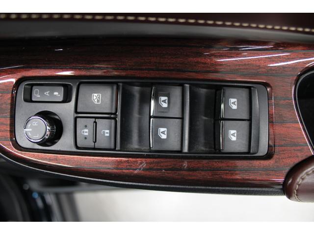 ハリアーハイブリッド プレミアム　アドバンスドパッケージ　禁煙車　サンルーフ　ＪＢＬサウンド　ＯＰ９．２インチナビ　パノラミックビューモニター　おくだけ充電　電動バックドア　ハーフレザー　パワーシート　ＬＥＤヘッドライト　レーダークルーズ　フルセグ（32枚目）