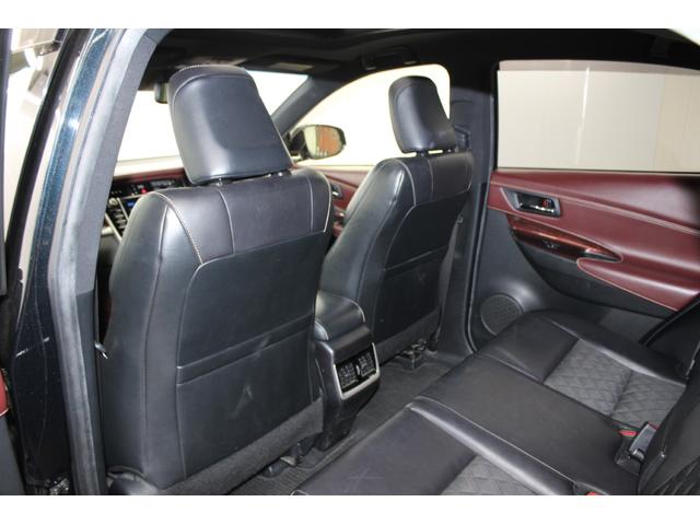 ハリアーハイブリッド プレミアム　アドバンスドパッケージ　禁煙車　サンルーフ　ＪＢＬサウンド　ＯＰ９．２インチナビ　パノラミックビューモニター　おくだけ充電　電動バックドア　ハーフレザー　パワーシート　ＬＥＤヘッドライト　レーダークルーズ　フルセグ（42枚目）