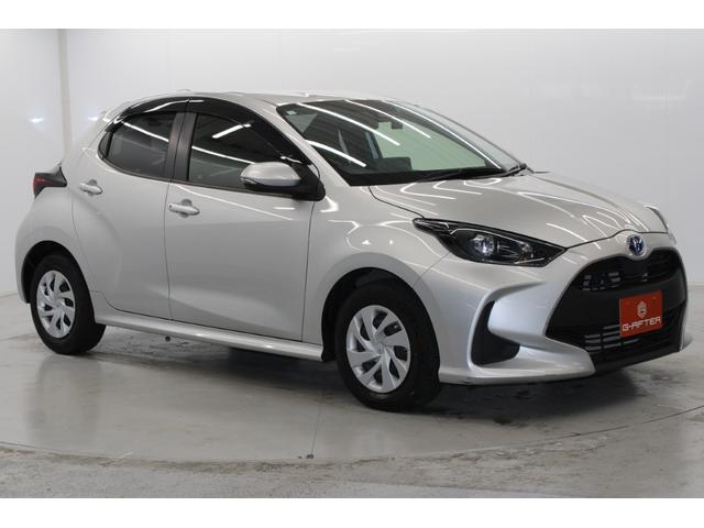 ヤリス ハイブリッドＸ　禁煙車　純正ディスプレイオーディオ　バックカメラ　ビルトインＥＴＣ　レーダークルーズコントロール　衝突軽減ブレーキ　オートマチックハイビーム　レーンキープアシスト　純正フロアマット　ＵＳＢ入力端子（5枚目）