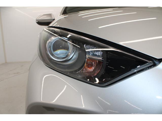 ヤリス ハイブリッドＸ　禁煙車　純正ディスプレイオーディオ　バックカメラ　ビルトインＥＴＣ　レーダークルーズコントロール　衝突軽減ブレーキ　オートマチックハイビーム　レーンキープアシスト　純正フロアマット　ＵＳＢ入力端子（9枚目）