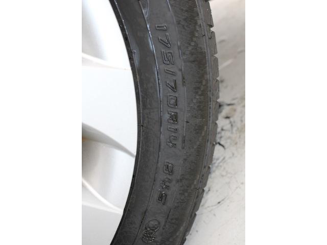 ヤリス ハイブリッドＸ　禁煙車　純正ディスプレイオーディオ　バックカメラ　ビルトインＥＴＣ　レーダークルーズコントロール　衝突軽減ブレーキ　オートマチックハイビーム　レーンキープアシスト　純正フロアマット　ＵＳＢ入力端子（17枚目）