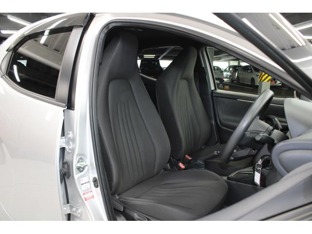 ヤリス ハイブリッドＸ　禁煙車　純正ディスプレイオーディオ　バックカメラ　ビルトインＥＴＣ　レーダークルーズコントロール　衝突軽減ブレーキ　オートマチックハイビーム　レーンキープアシスト　純正フロアマット　ＵＳＢ入力端子（23枚目）