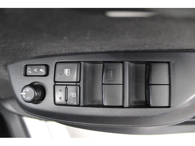 ヤリス ハイブリッドＸ　禁煙車　純正ディスプレイオーディオ　バックカメラ　ビルトインＥＴＣ　レーダークルーズコントロール　衝突軽減ブレーキ　オートマチックハイビーム　レーンキープアシスト　純正フロアマット　ＵＳＢ入力端子（27枚目）