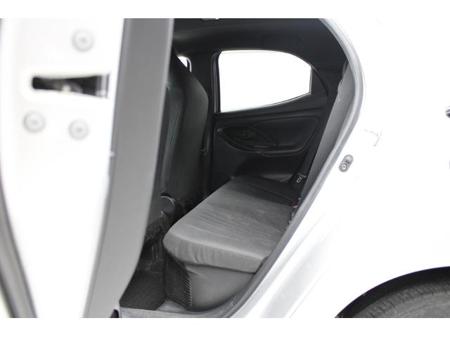 ヤリス ハイブリッドＸ　禁煙車　純正ディスプレイオーディオ　バックカメラ　ビルトインＥＴＣ　レーダークルーズコントロール　衝突軽減ブレーキ　オートマチックハイビーム　レーンキープアシスト　純正フロアマット　ＵＳＢ入力端子（33枚目）