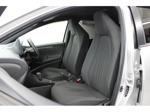 ヤリス ハイブリッドＸ　禁煙車　純正ディスプレイオーディオ　バックカメラ　ビルトインＥＴＣ　レーダークルーズコントロール　衝突軽減ブレーキ　オートマチックハイビーム　レーンキープアシスト　純正フロアマット　ＵＳＢ入力端子（36枚目）