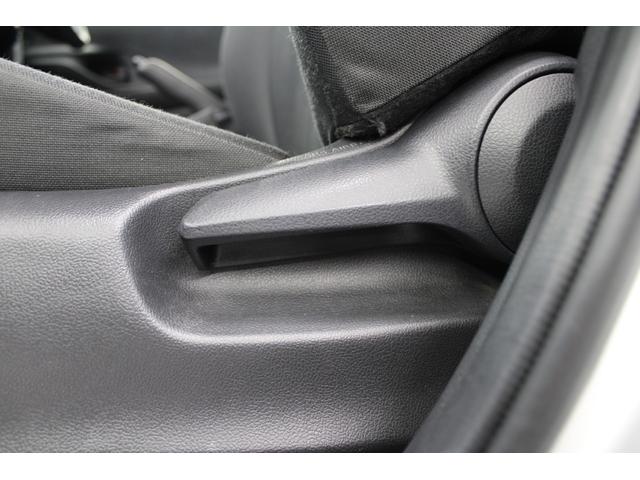 ヤリス ハイブリッドＸ　禁煙車　純正ディスプレイオーディオ　バックカメラ　ビルトインＥＴＣ　レーダークルーズコントロール　衝突軽減ブレーキ　オートマチックハイビーム　レーンキープアシスト　純正フロアマット　ＵＳＢ入力端子（38枚目）